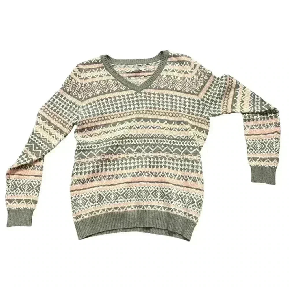 Croft and barrow size medium pink and grey and white vintage Vneck sweater